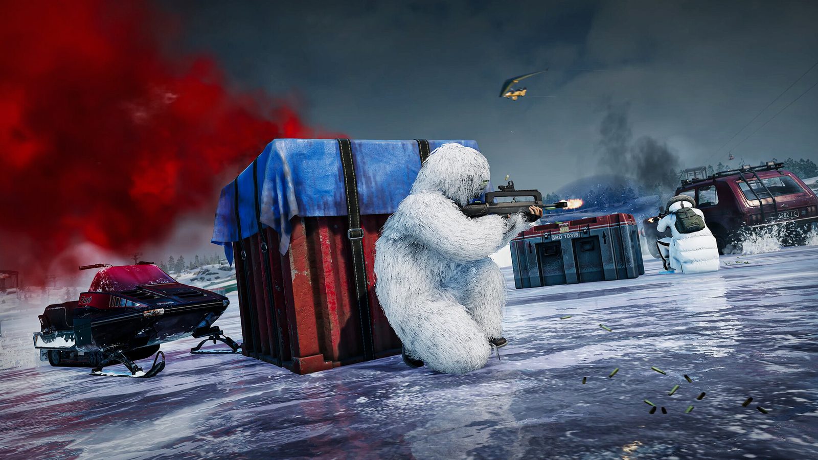 PUBG: BATTLEGROUNDS Un escuadrón de supervivientes armados y con casco avanza entre el polvo bajo un cielo nublado lleno de paracaídas 4